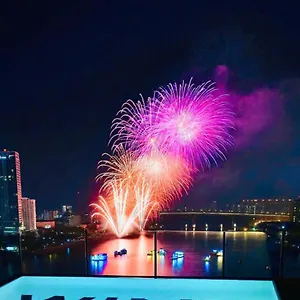 Wink Icon Riverside - Luxury - 24hrs & Rooftop Pool Bar 다낭